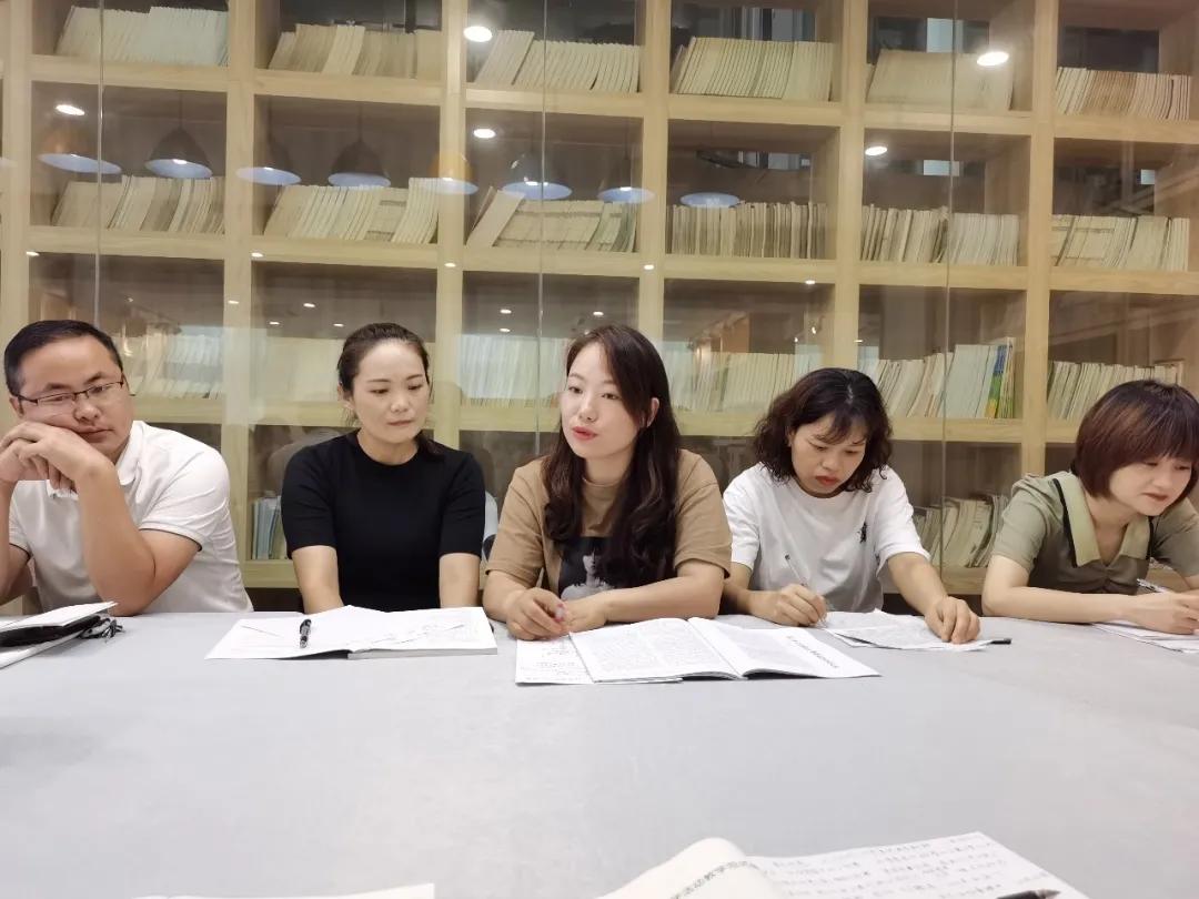 教师如何培养小学生的阅读能力,小学教师靠阅读成功