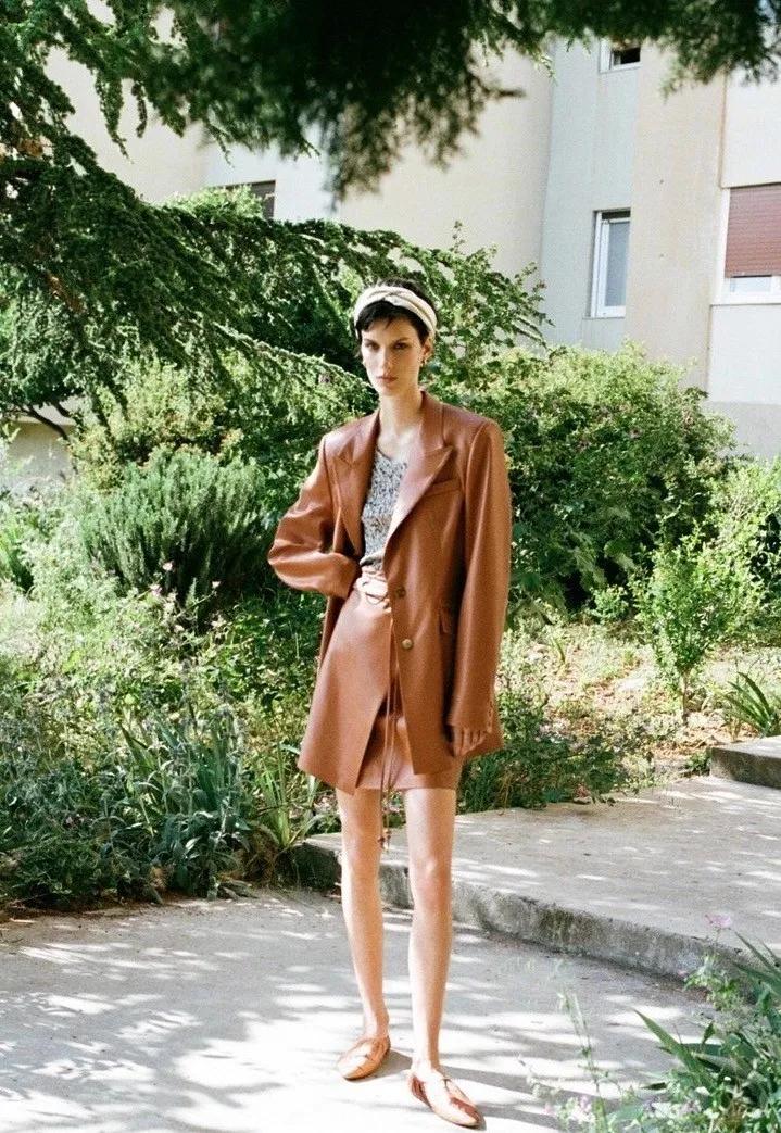 一套西装又正式又休闲,30-35岁女性春季穿搭西装