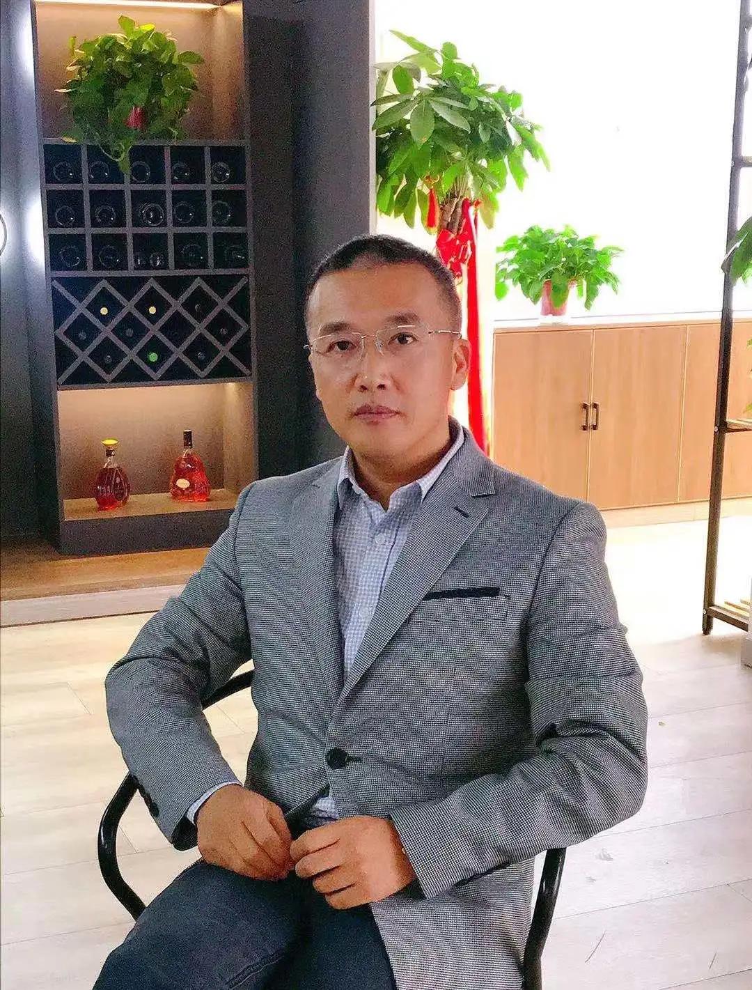 宜暖居周波：交叉路口的抉择，随风而起，抓住迎风而上的翅膀