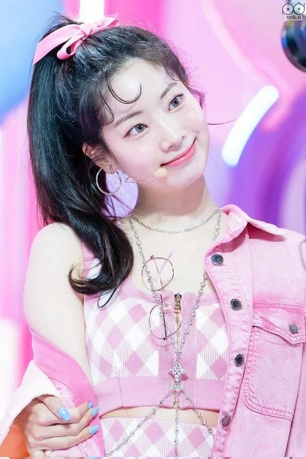 twice队内子瑜跟谁关系最好,跟mina关系最好的twice成员