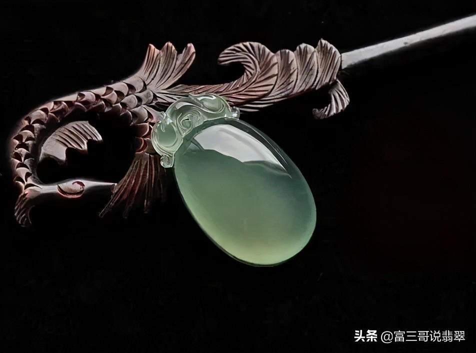 一般怎么买翡翠不会买到假的,平台买翡翠正在鉴别中