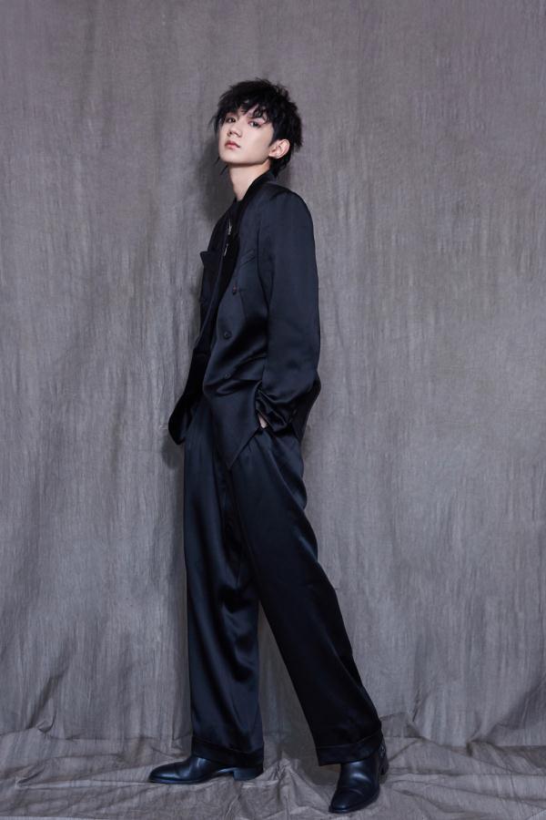 易烊千玺王源蔡徐坤九宫格,锡纸易烊千玺