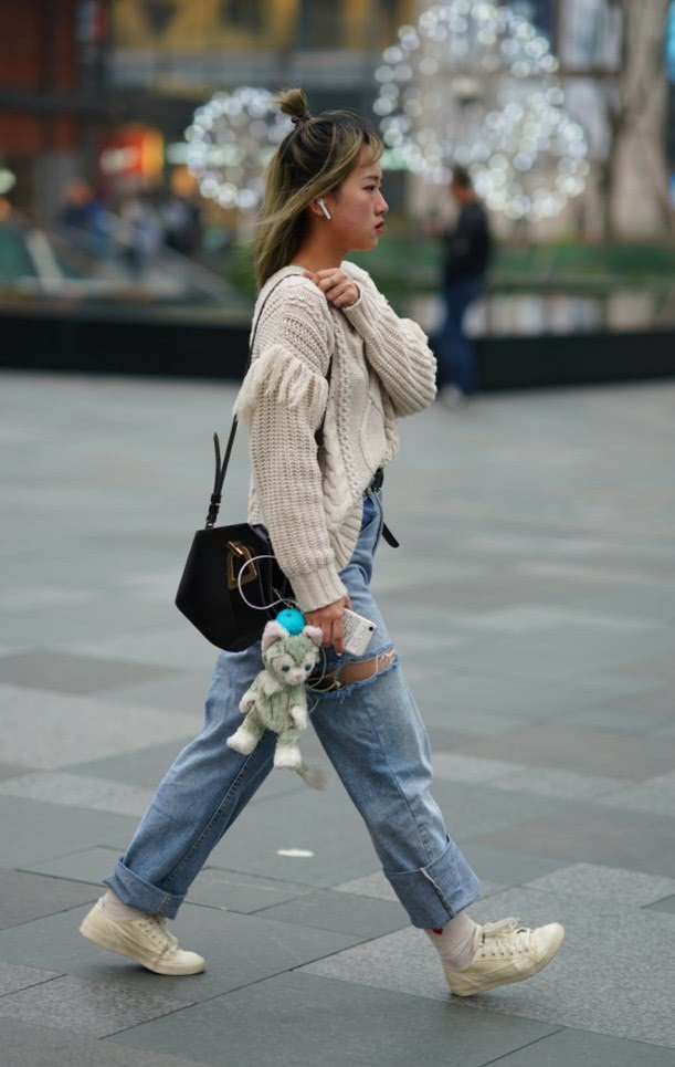 小白鞋脏了很苦恼？还不如买这款“发黄”鞋，越脏越潮，真个性