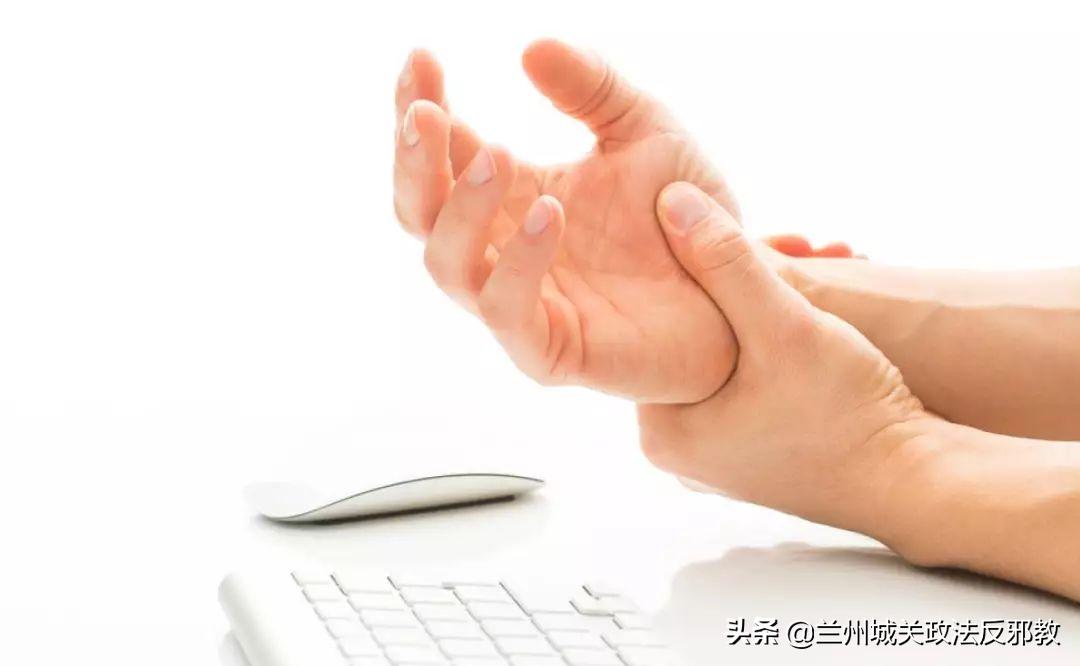 睡觉时总是手麻怎么回事中医,晚上睡觉手麻是怎么回事如何治愈