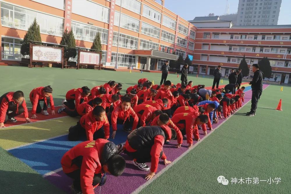 神木第一小学拔河比赛,小学体育优质课简报