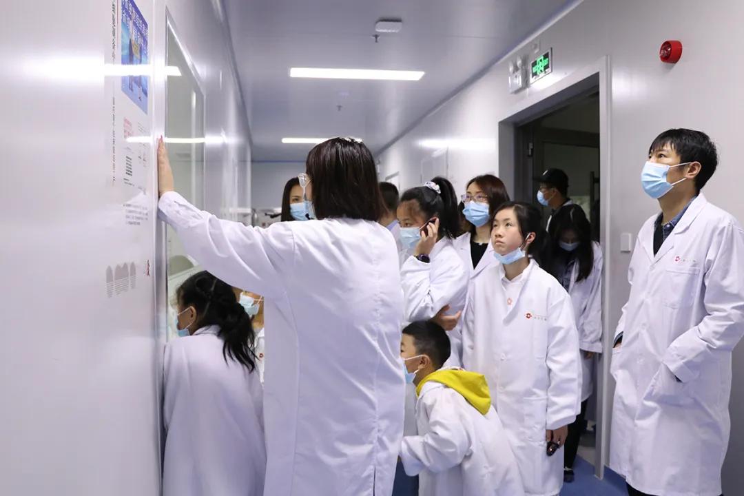 赴一场科技之约！沈阳药科大学湖南校友会在源品探索生命奥秘