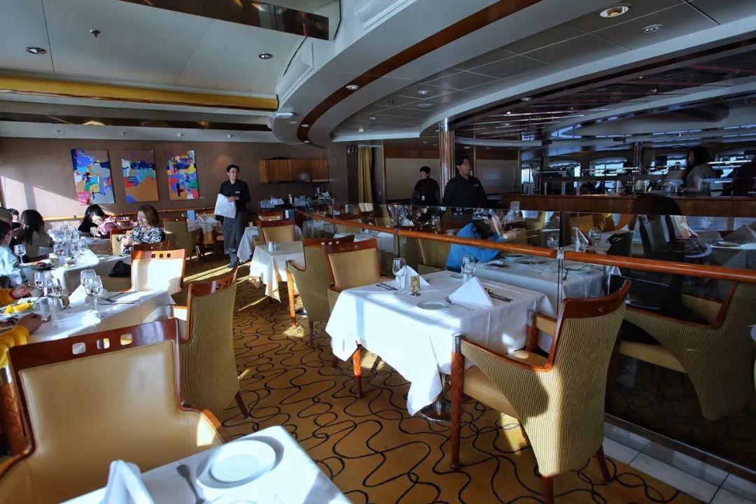 日本防疫钻石公主号邮轮,日本钻石公主号邮轮海上漂多久