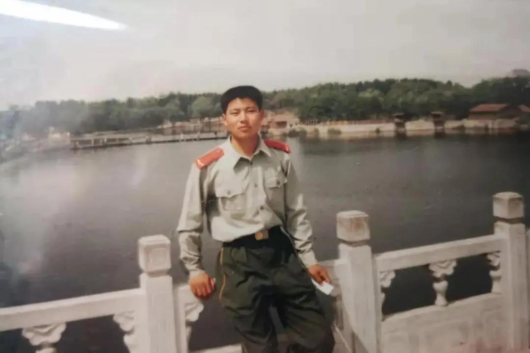 八一特辑｜从“橄榄绿”到“法袍黑”的华丽转变