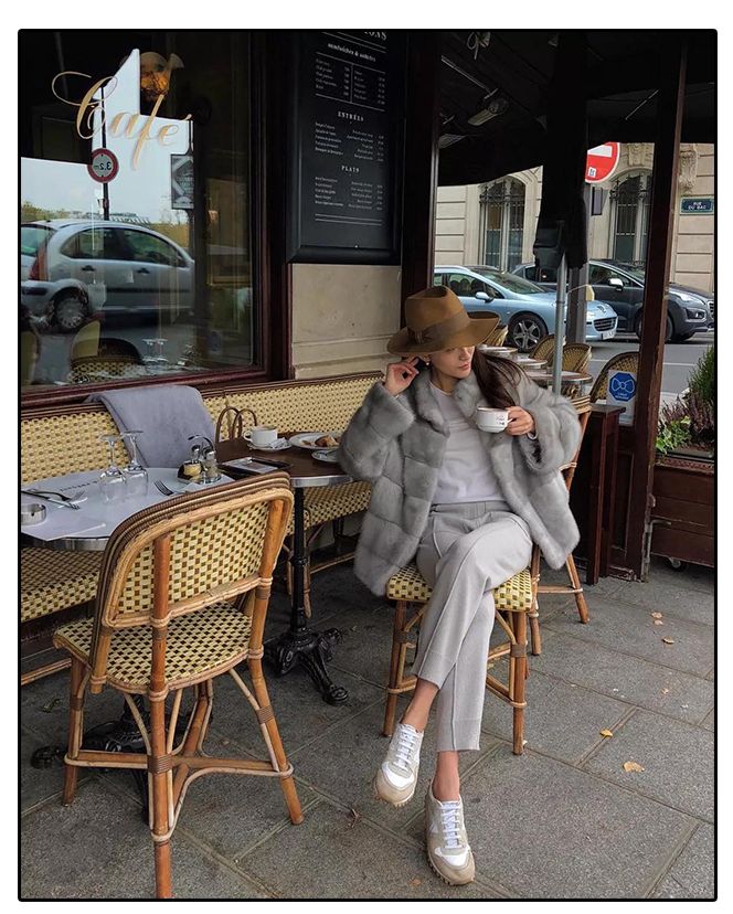 烟管裤秋冬搭配什么外搭,白裤子秋冬烟管裤穿搭