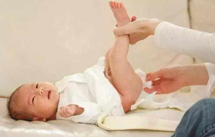 初生儿屁屁发红怎么办,小儿屁屁发红怎么办