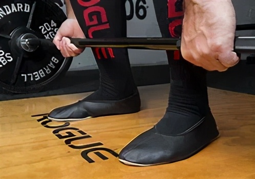 光脚硬拉可以吗,140公斤健身直腿硬拉