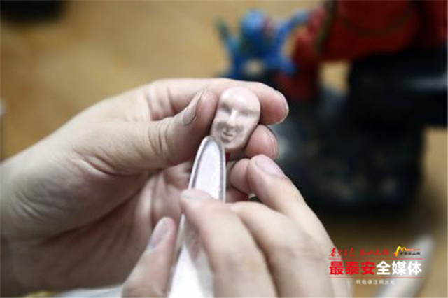 台湾客商慕名来*安泰**花6万元买了18个小面人