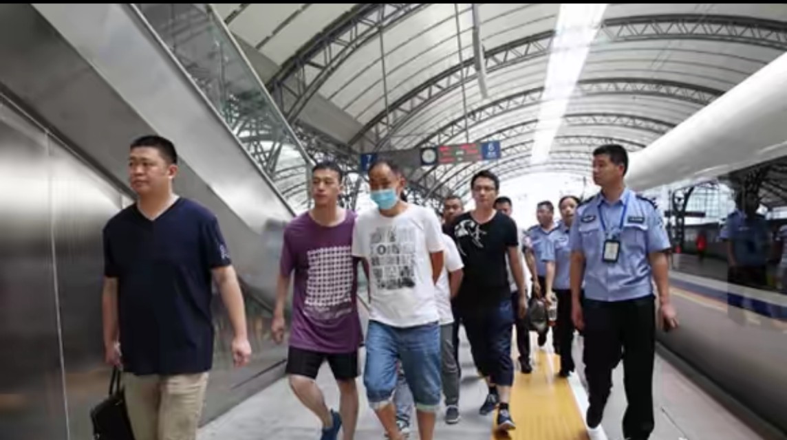 家人被撺掇去炒股怎么办,家人被拉到群里怎么办