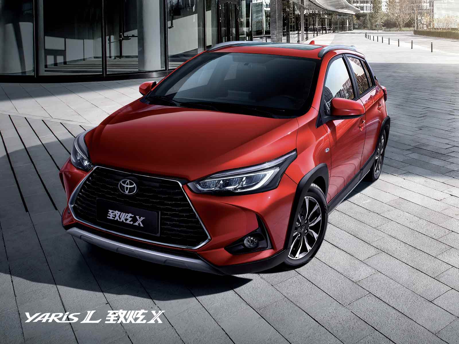 丰田雅力士对比飞度,丰田雅力士这款车的操作怎么样呢