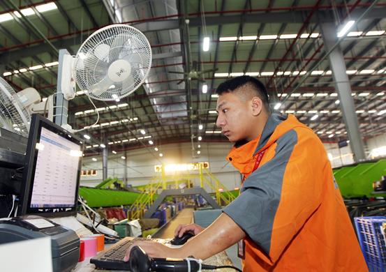 阿里巴巴敲钟的8个人,阿里巴巴敲钟人在哪里