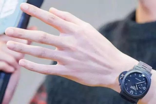 秋冬手干裂擦手霜,冬天手脚干裂涂什么护肤品