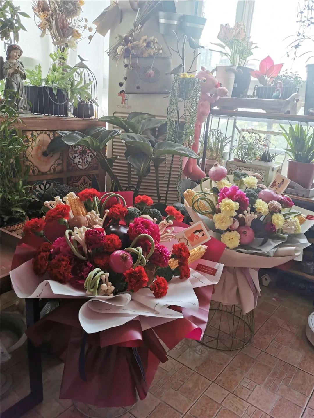 从摆地摊卖花到开实体店,从摆摊卖花到开店