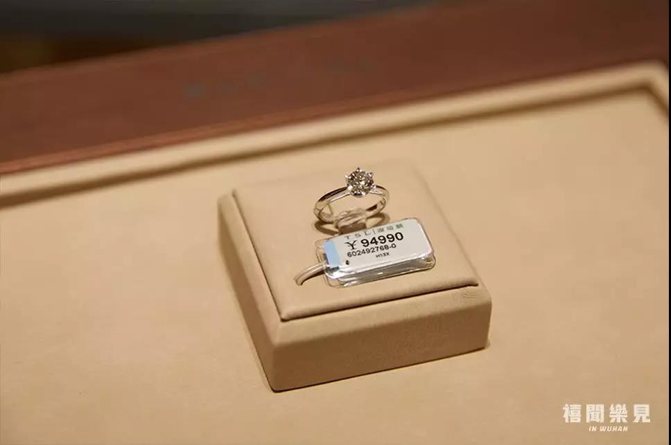 我膨胀了，在武商世贸广场的黄金珠宝手表区逛痴了迷