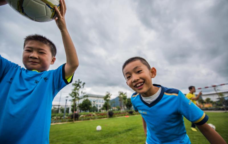 儿童足球训练昆明,少儿足球训练基本功教学