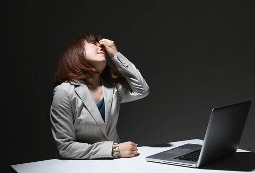 女性更年期提前是什么原因引起的,女性例假提前来什么原因