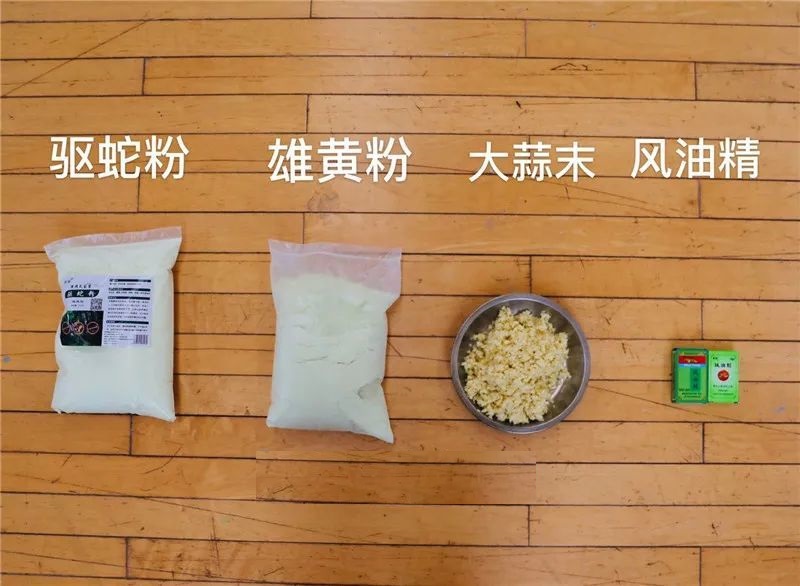 家中闯入眼镜王蛇,女子家中发现2米的眼镜王蛇