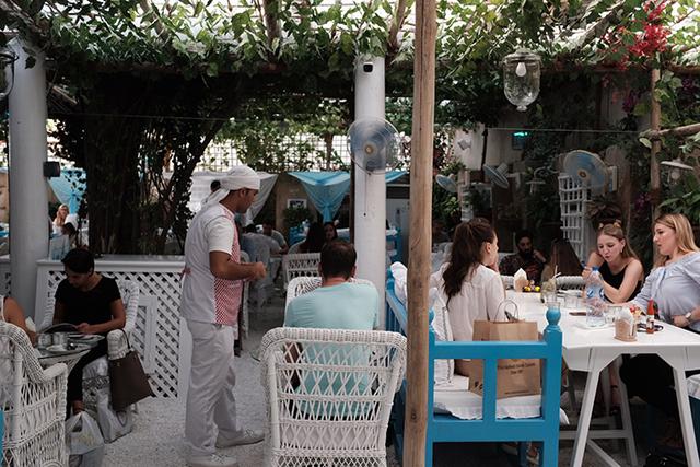 迪拜是人人都是土豪吗,迪拜全都是土豪吗