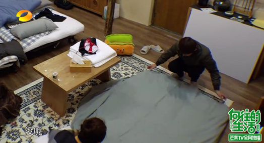 何炅王菁李维嘉龙丹妮,李维嘉购物被跟拍跟何炅对比