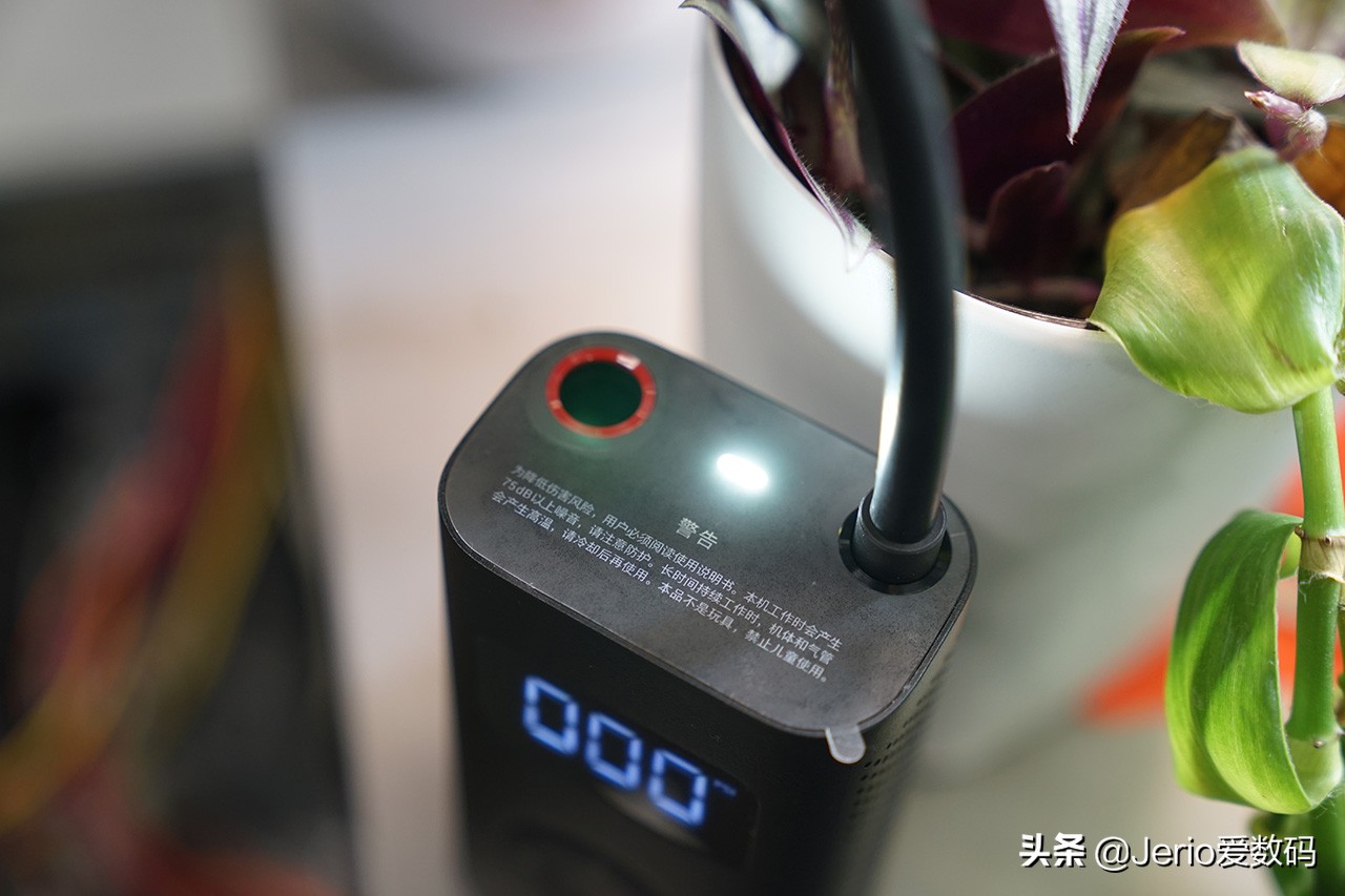 轮胎完全没气了怎么充气,米家充气宝能充几个轮胎