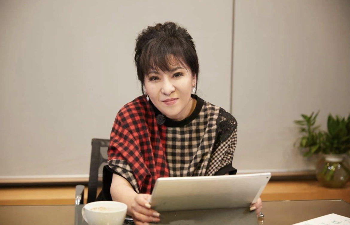 向太西装穿搭,向太穿搭合集