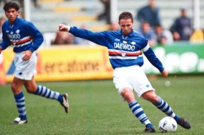 里瑟重炮把阿兰史密斯踢伤,里瑟射门的力量