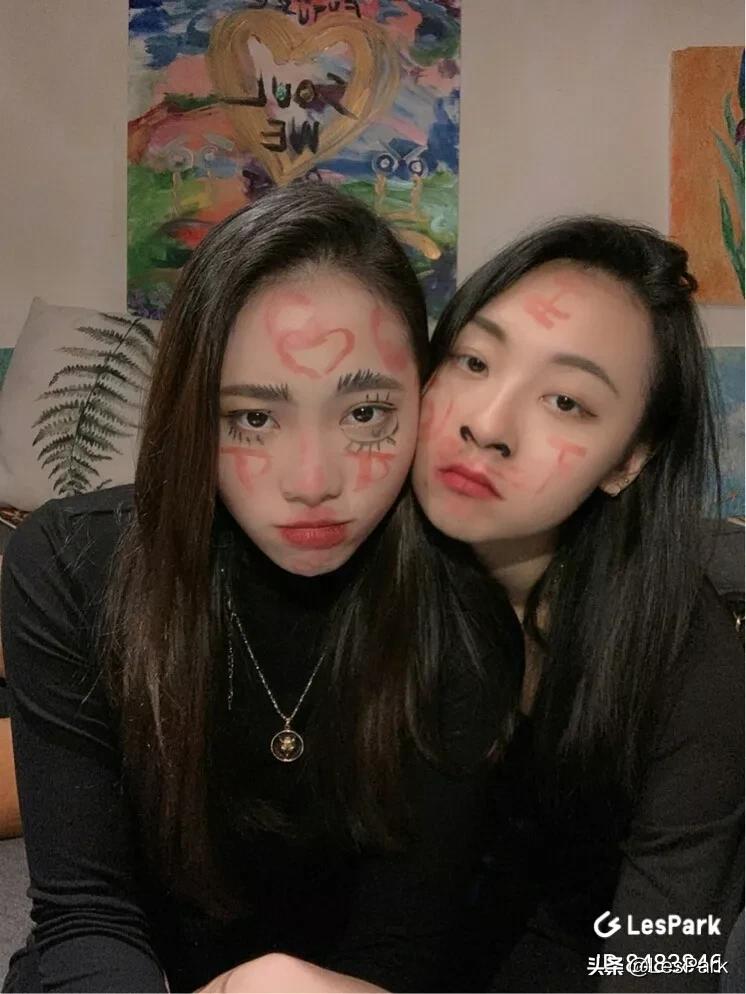 看完这对超甜LES拉拉CP,我先弯为敬