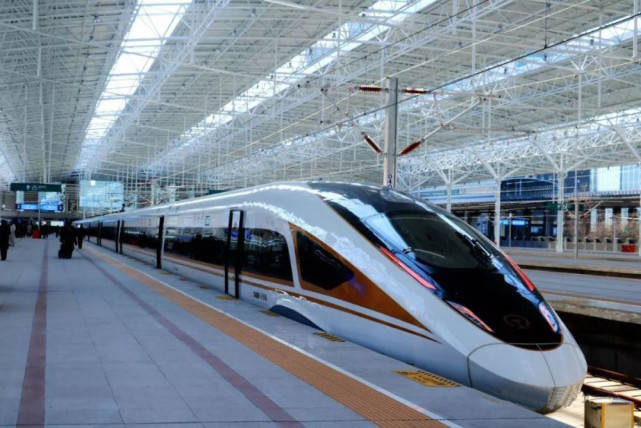 能够看见长城的高铁站,中国长城下建世界最深高铁站