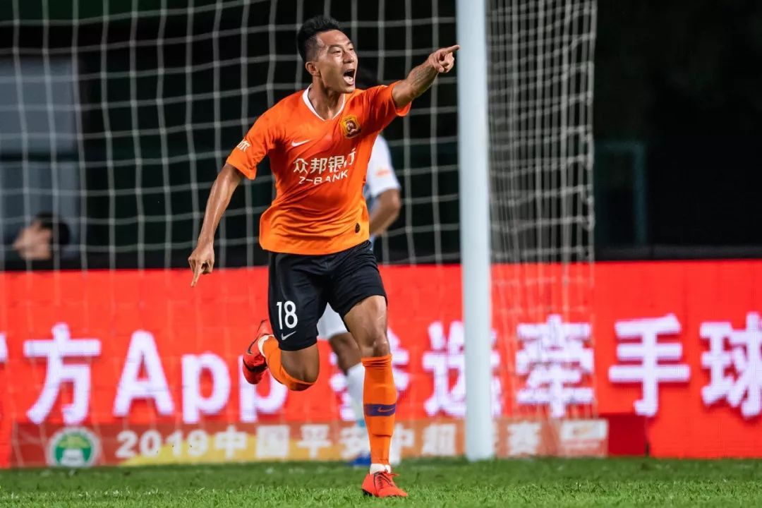 坚韧如钢铁温柔如蝶翼,武汉卓尔0:5广州恒大