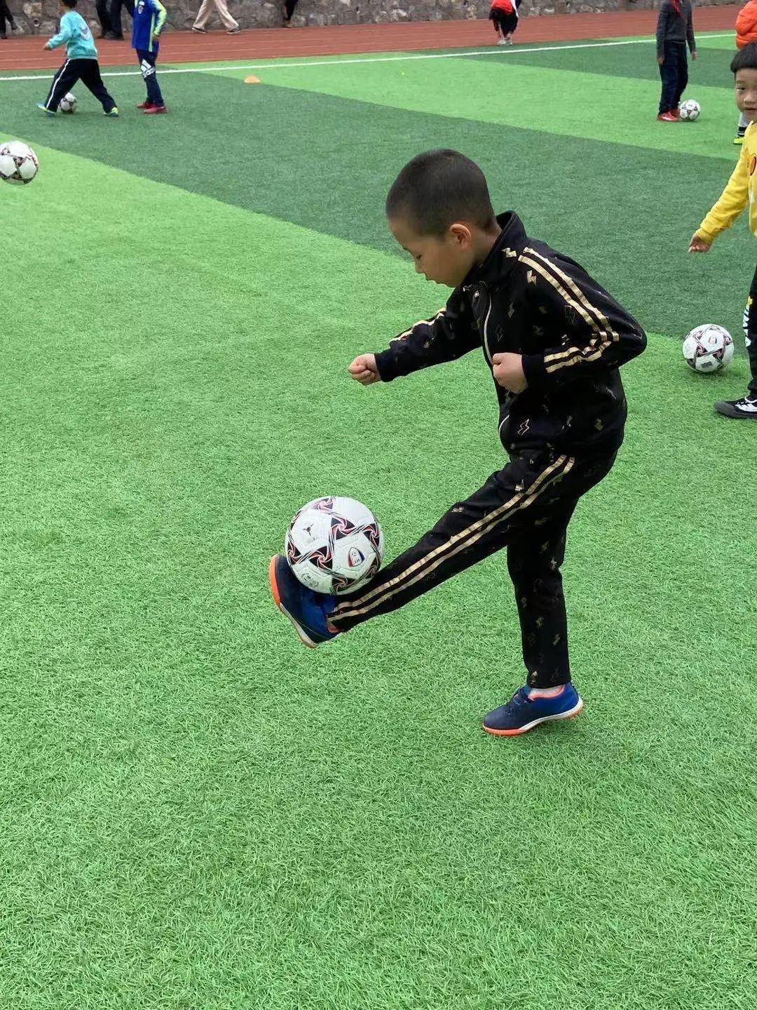 足球社团优秀社团事迹,学校活力足球社团活动