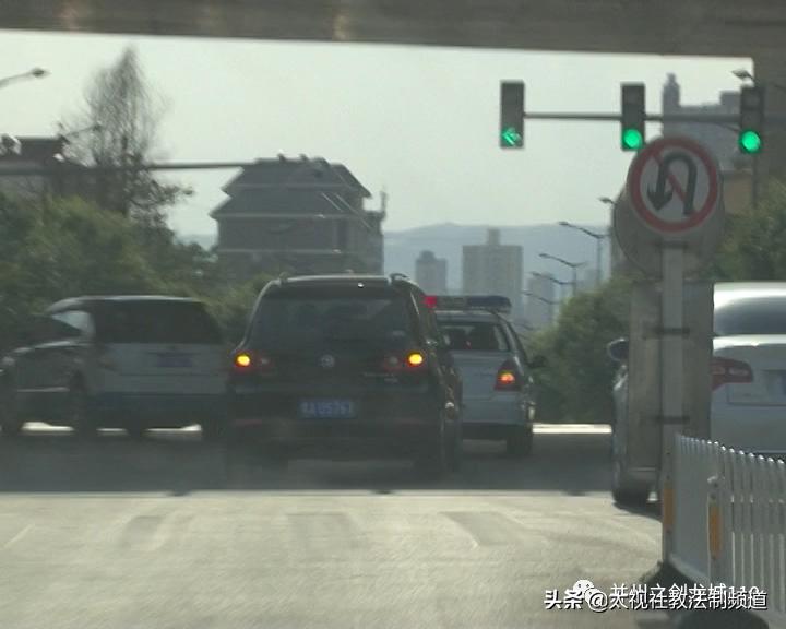 交警开道护送颅骨骨折儿童就医,市南交警紧急开道送断指伤员就医