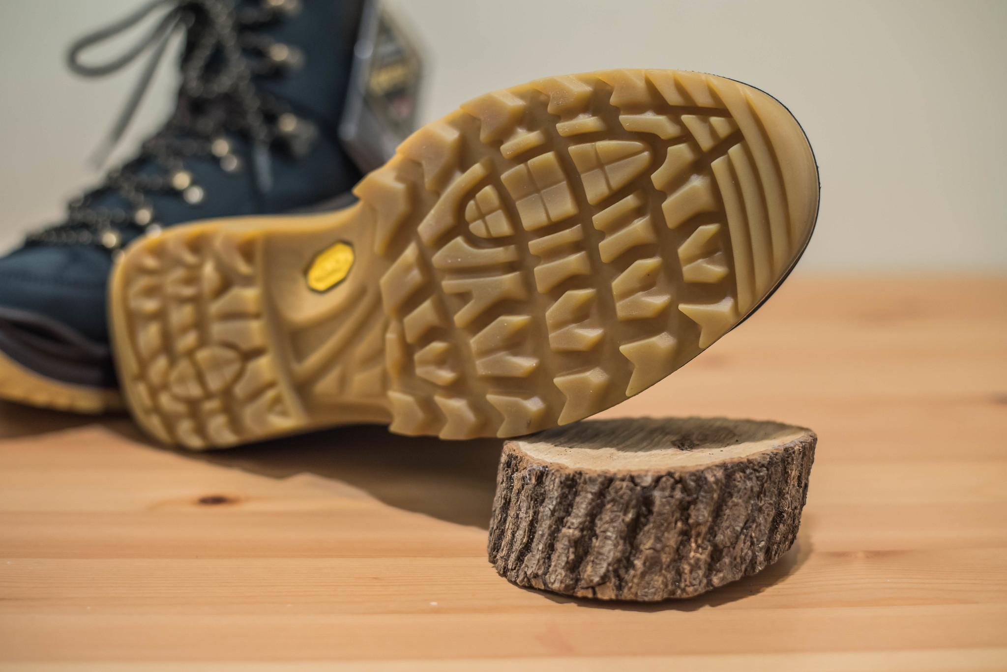 德国lowa登山鞋武汉店,lowo户外登山鞋开箱评测