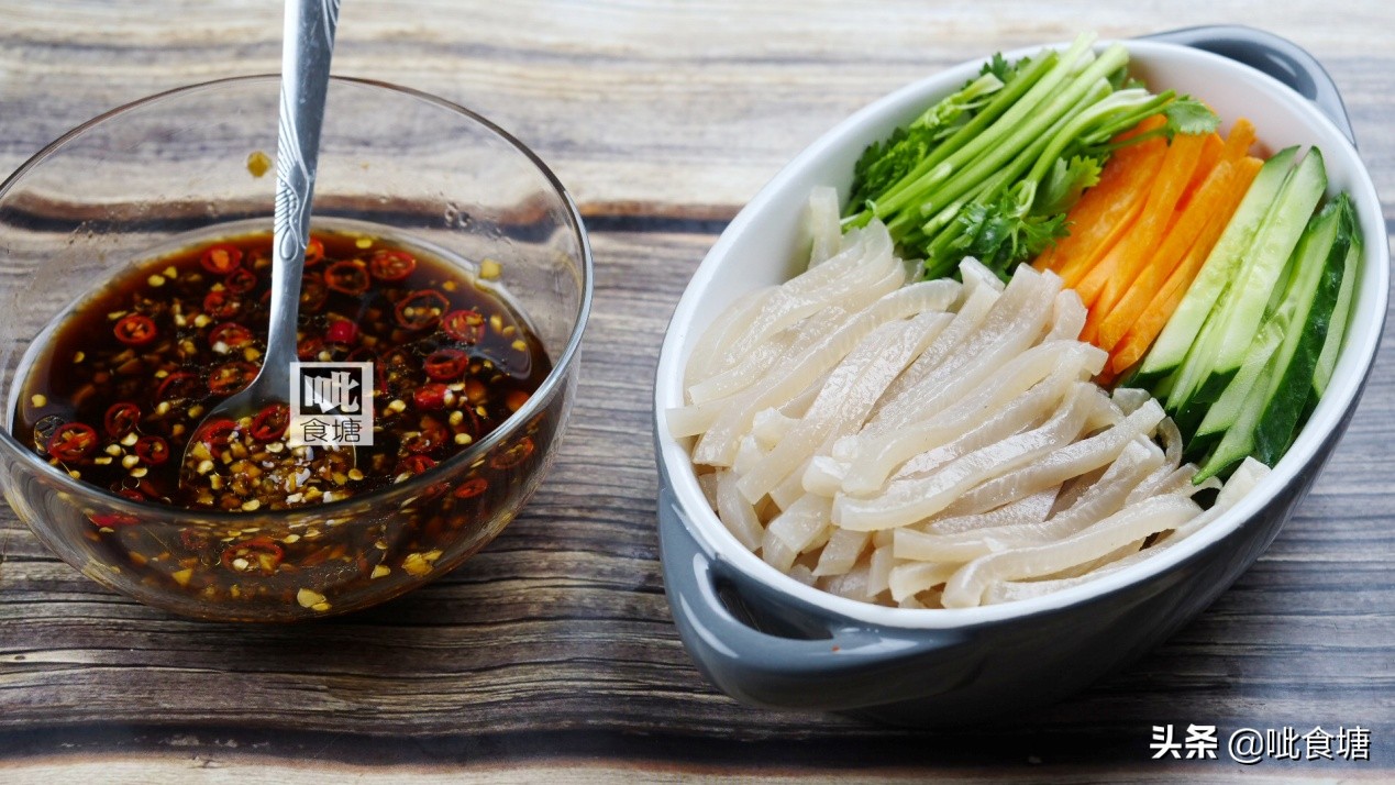 猪皮可以有几种方法吃,猪皮好吃又简单家常做法