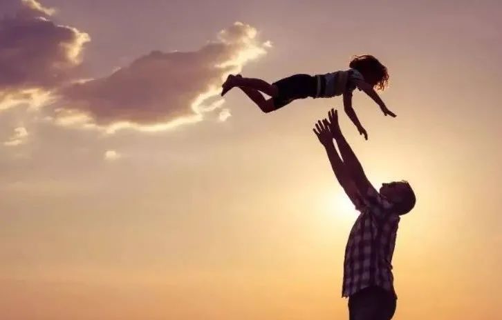 “朋友圈要屏蔽父母吗？”其实“朋友圈”只是一个沟通桥梁