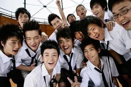 球队输球摔电视,巴萨球员看到苏醒砸电视