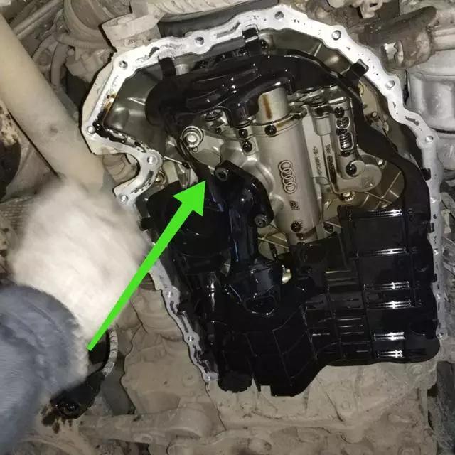 迈腾发动机漏油处理方法,新迈腾发动机漏油怎样解决