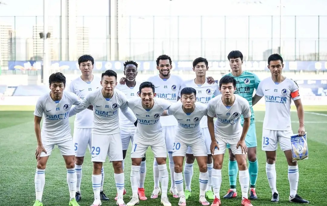 自宣披24号球衣，大连人19岁新星知错能改，解禁12月底亮相