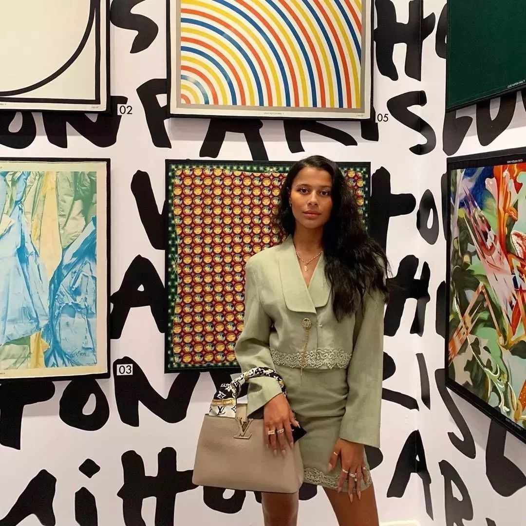 西装外套又长又宽怎么穿,西装外套怎么选越短越时髦