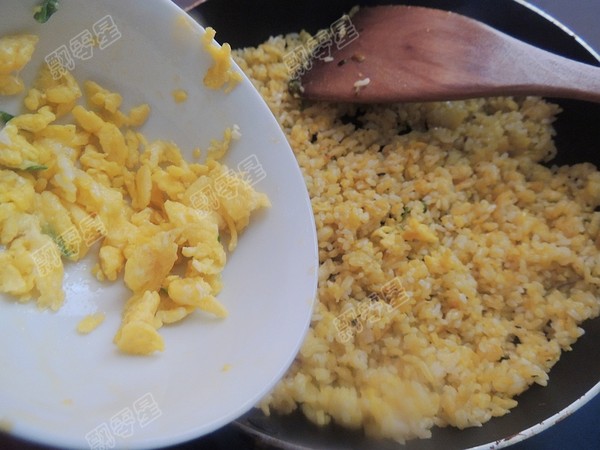 蛋炒饭怎么才能炒得粒粒分明,炒饭好吃的关键