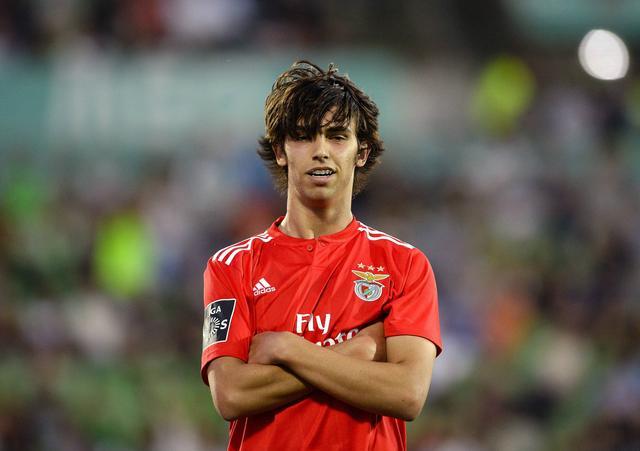 足球哪个位置跑动少,足球核心球员一般踢哪个位置