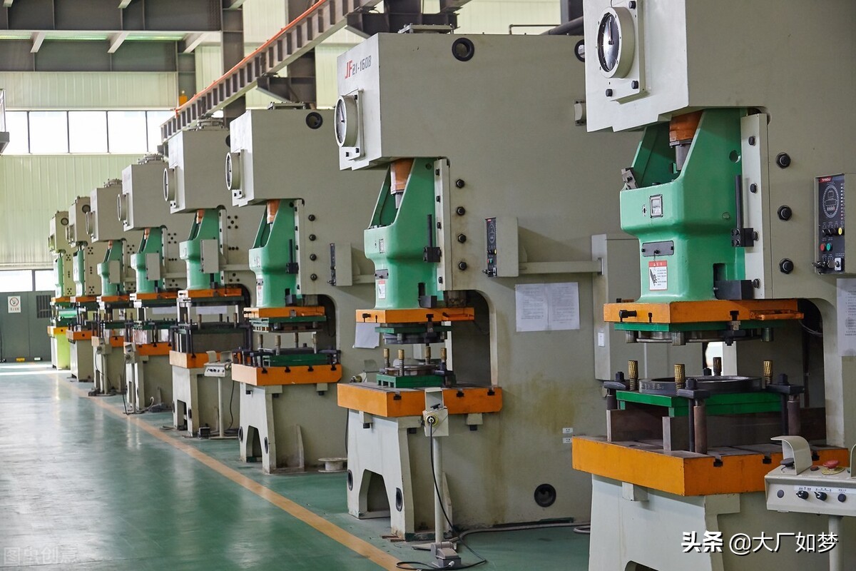 我，不铨叙入职，现任富士康课长。十五年里，鬼知道我经历了什么