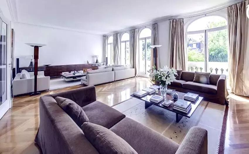 梅西和c罗谁豪宅最好,身价十亿的球星