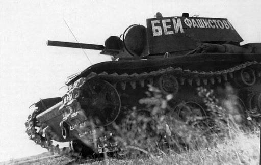 苏联的红色铁锤，令人又爱又恨的KV-1坦克，优点和缺陷一样多