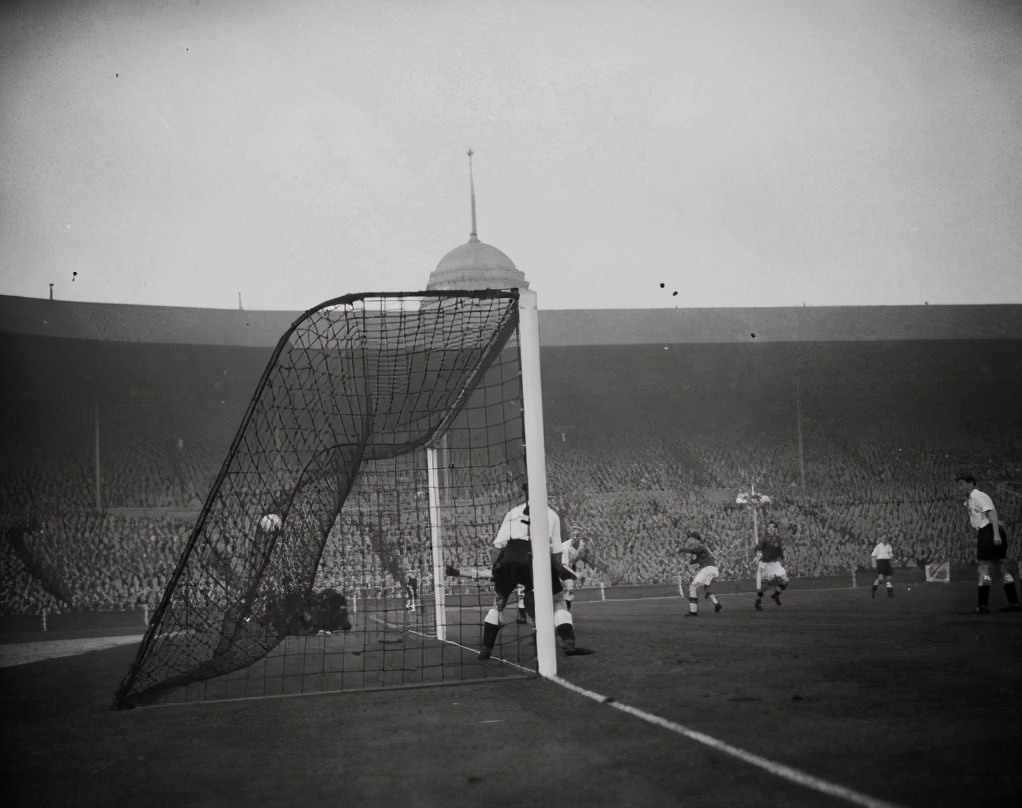 欧洲杯预选赛葡萄牙c罗4球,c罗获普斯卡什奖颁奖典礼照片