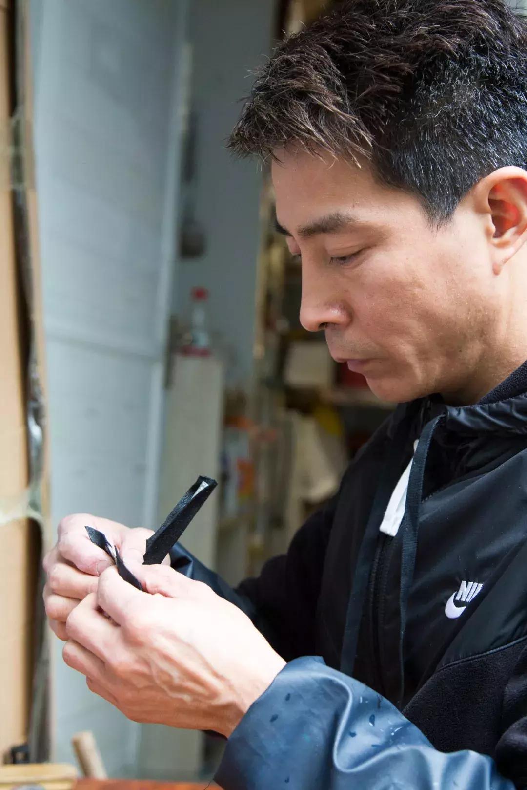 杭州有个达人，19年来拯救10万件潮包！