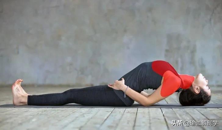 16个基础瑜伽体式“效果图”，初学者练对很重要